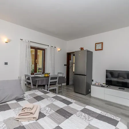 Leonas Paradise Apartment *